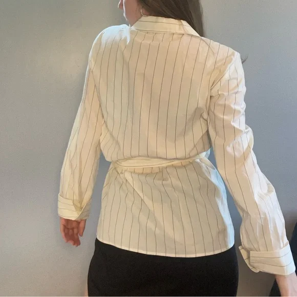 H&M pinstriped tie front top. - Picture 4 of 5